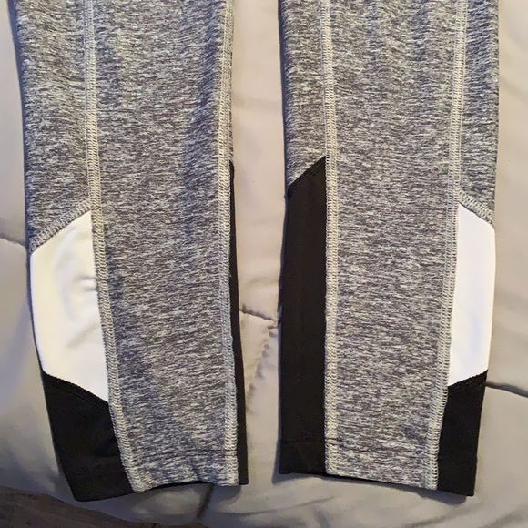 PINK VICTORIA SECRET YOGA LEGGINGS. - Picture 5 of 8
